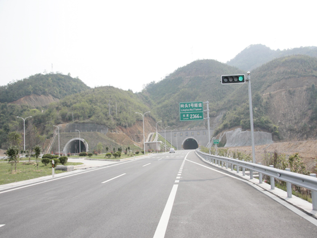 泉三高速岭头1号隧道